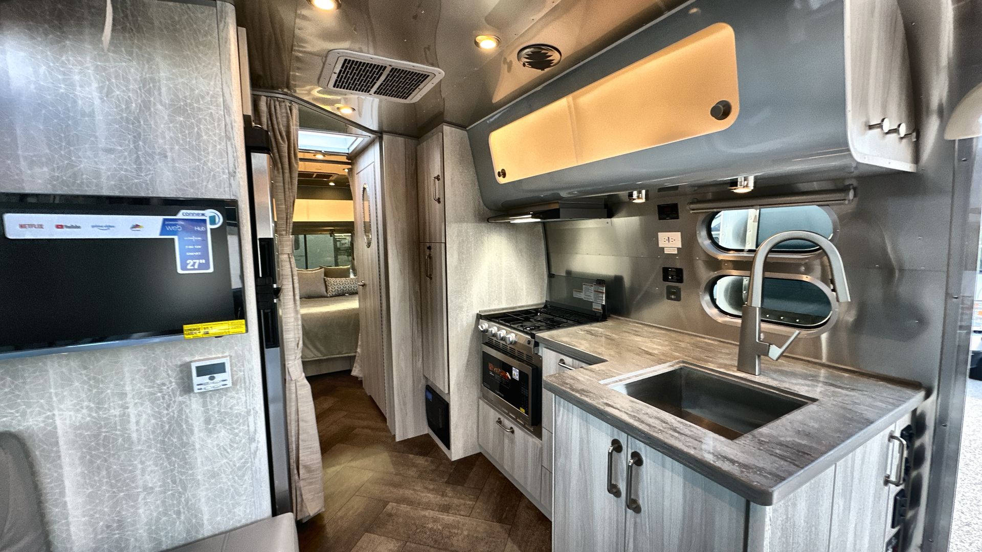 2025 Airstream 27FBQ Base