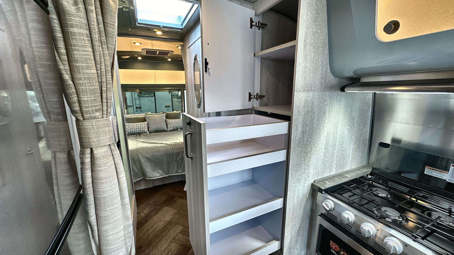 2025 Airstream 27FBQ Base