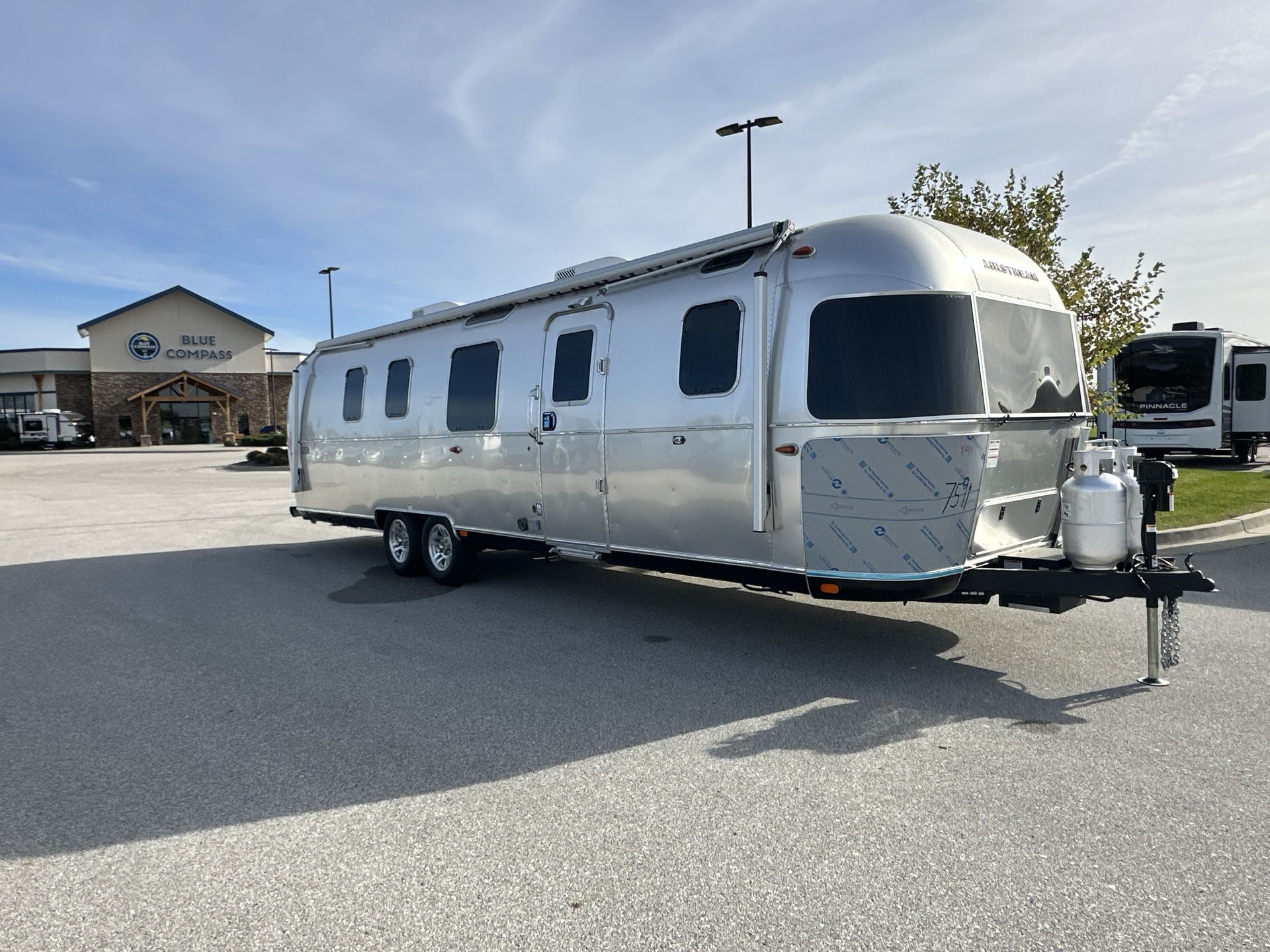 2026 Airstream 33FBQ Base