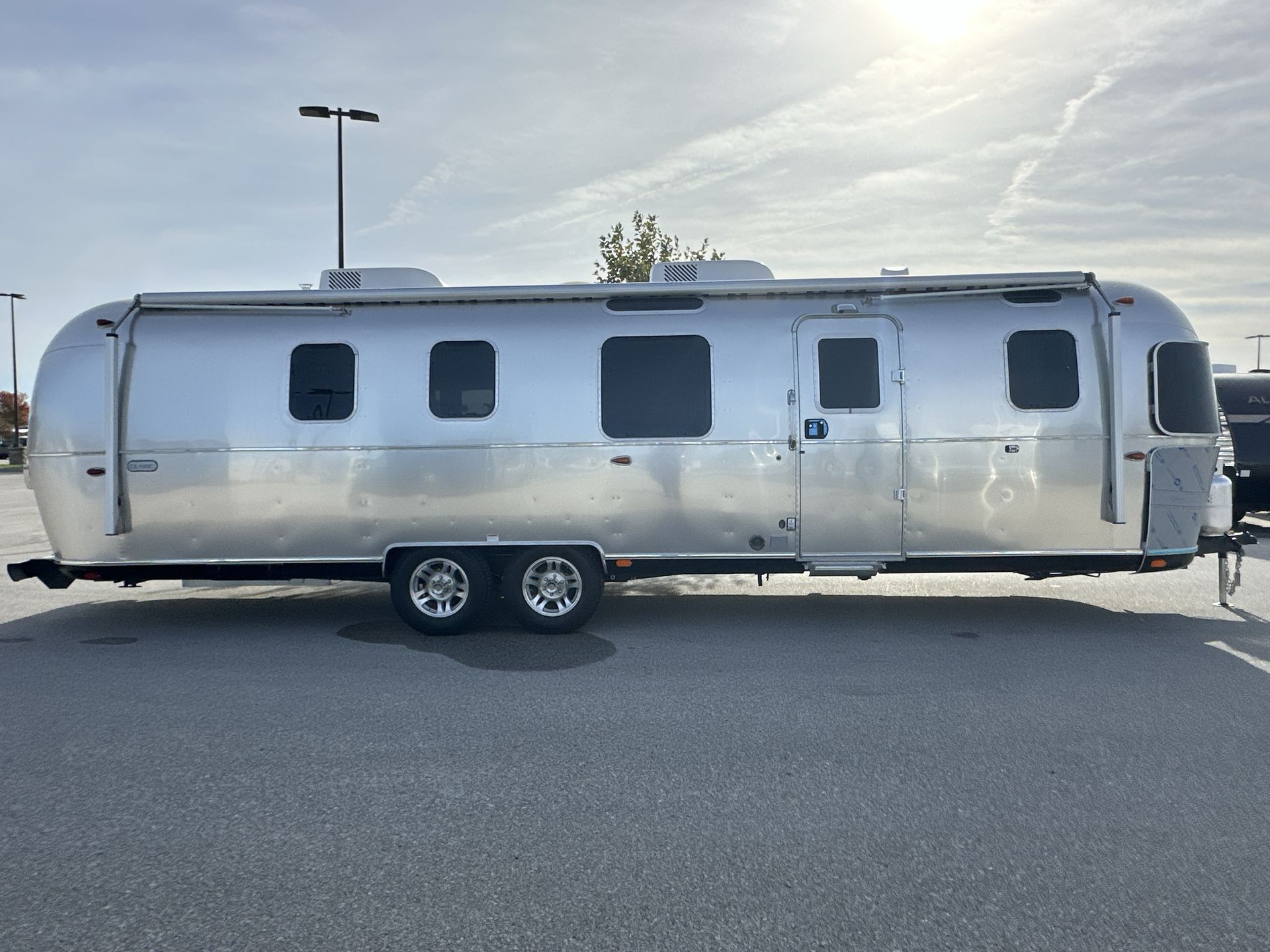 2026 Airstream 33FBQ Base