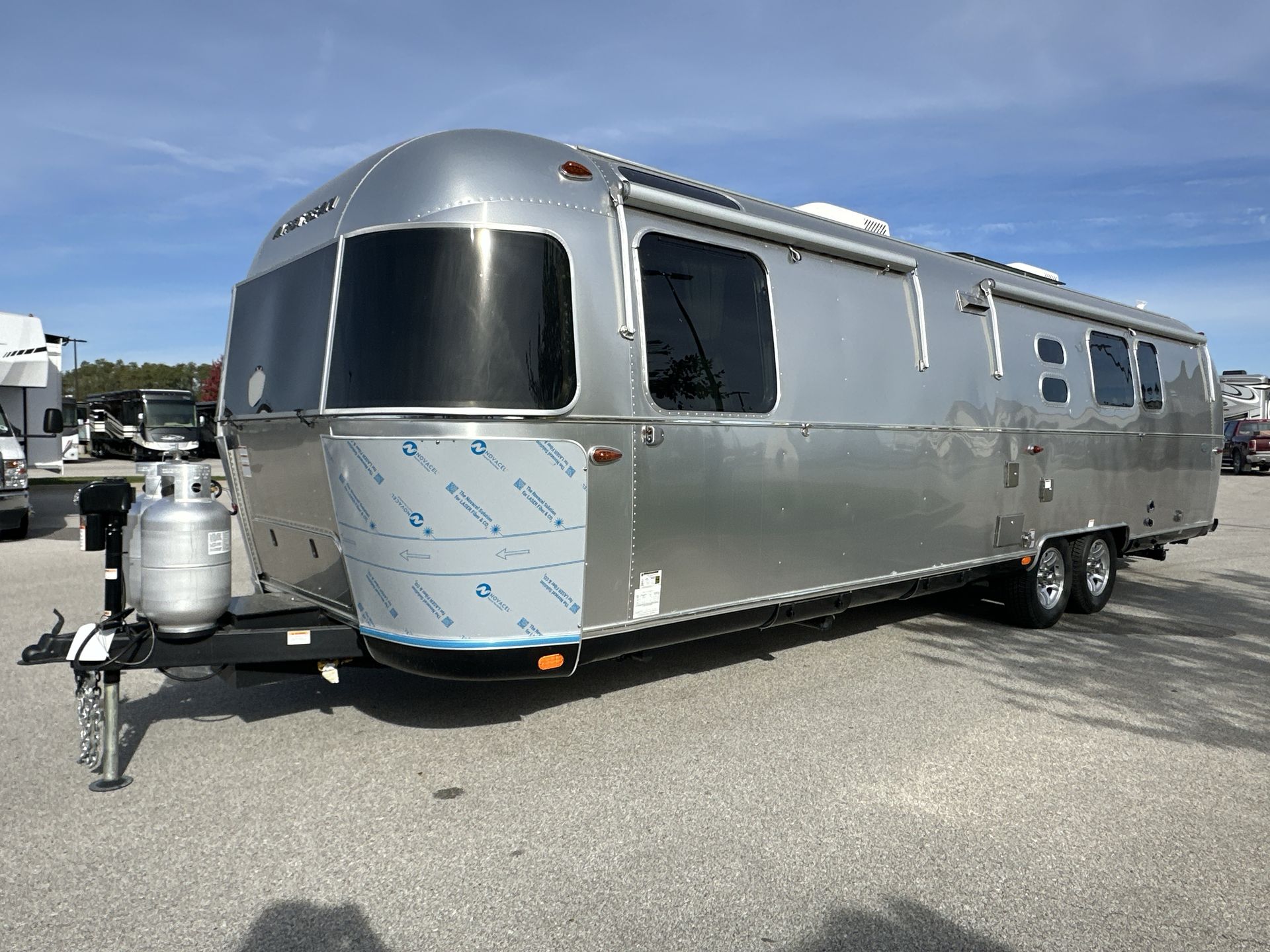 2026 Airstream 33FBQ Base