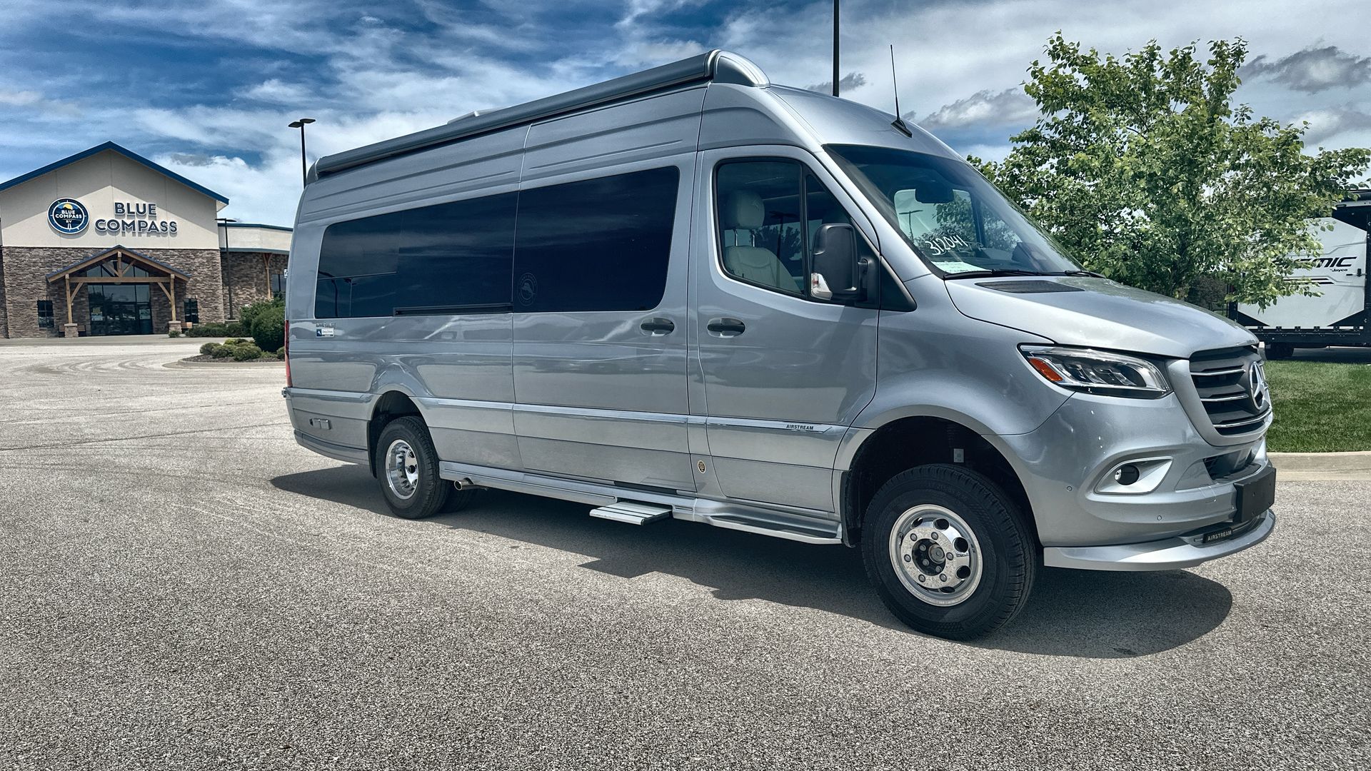 2025 Airstream 24 GL Base