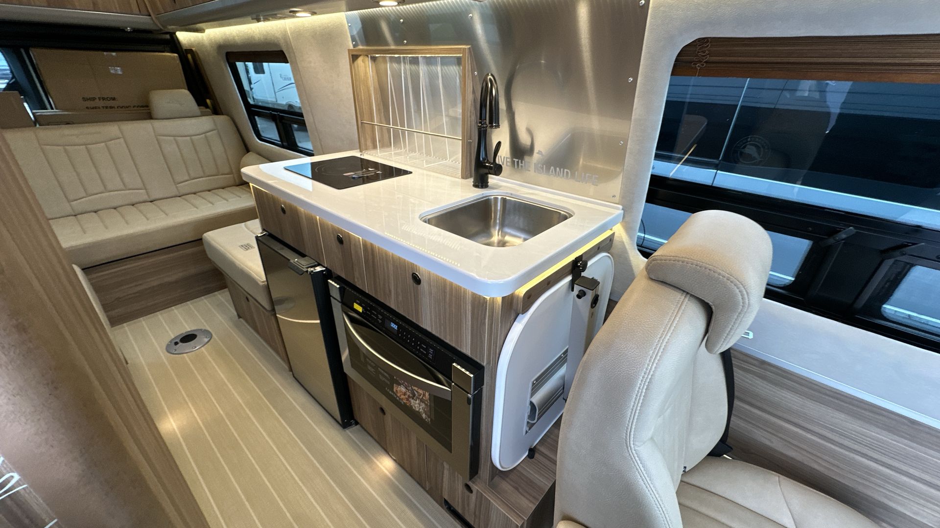 2025 Airstream 24 GL Base