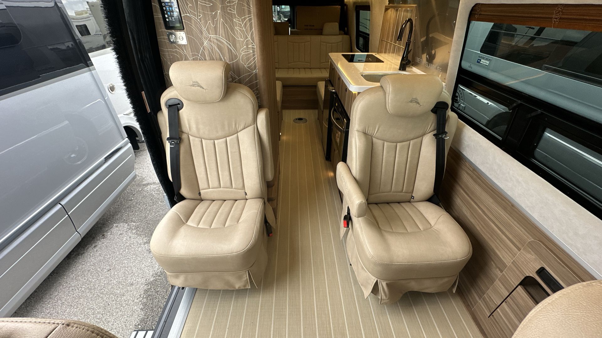 2025 Airstream 24 GL Base