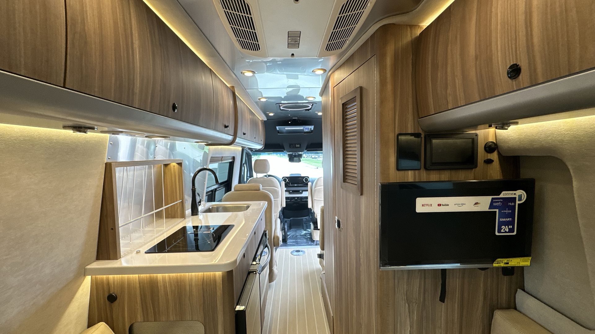 2025 Airstream 24 GL Base