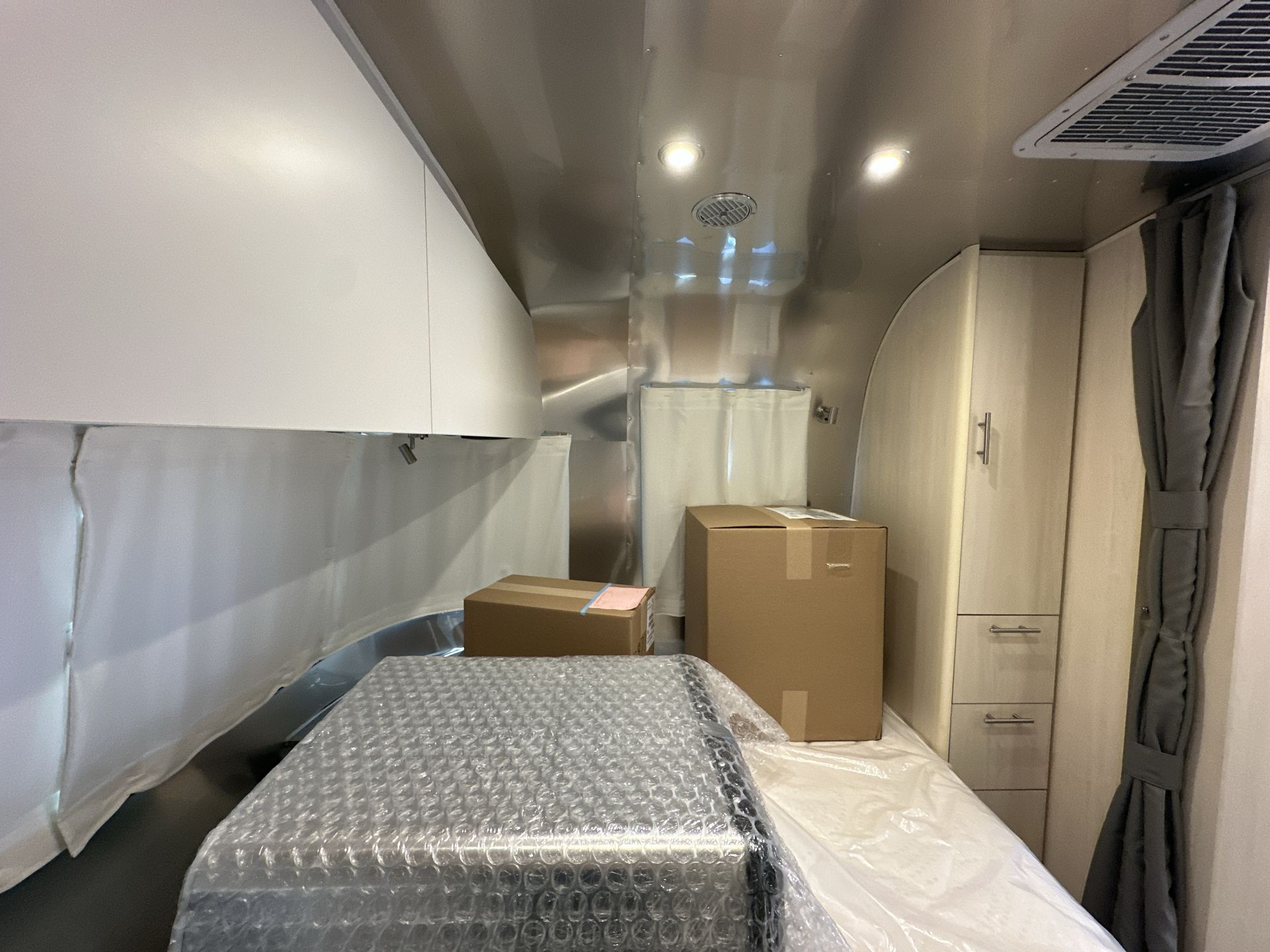 2026 Airstream 25FBQ Base