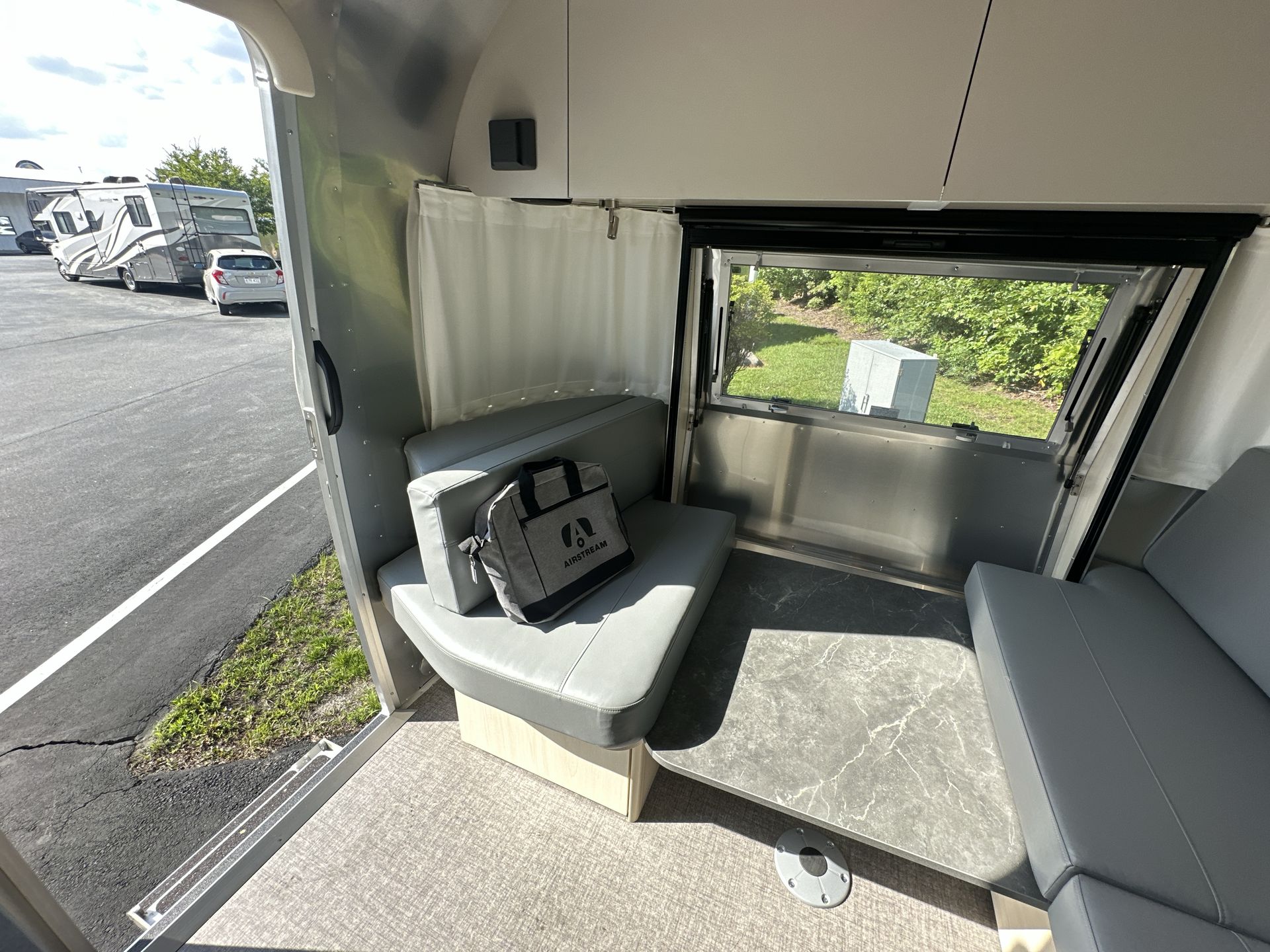 2025 Airstream 25FBQ Base