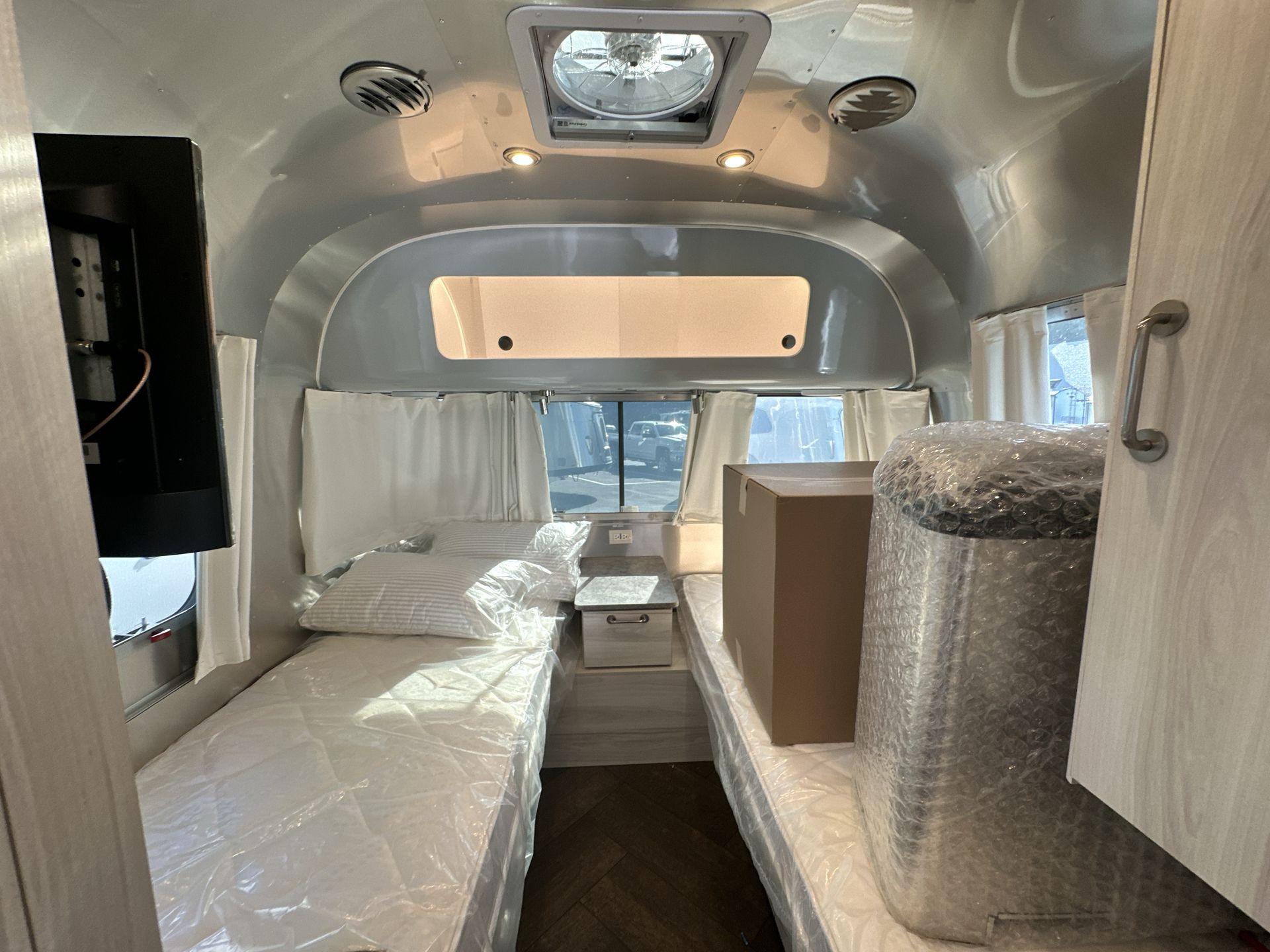 2025 Airstream 23FBT Base