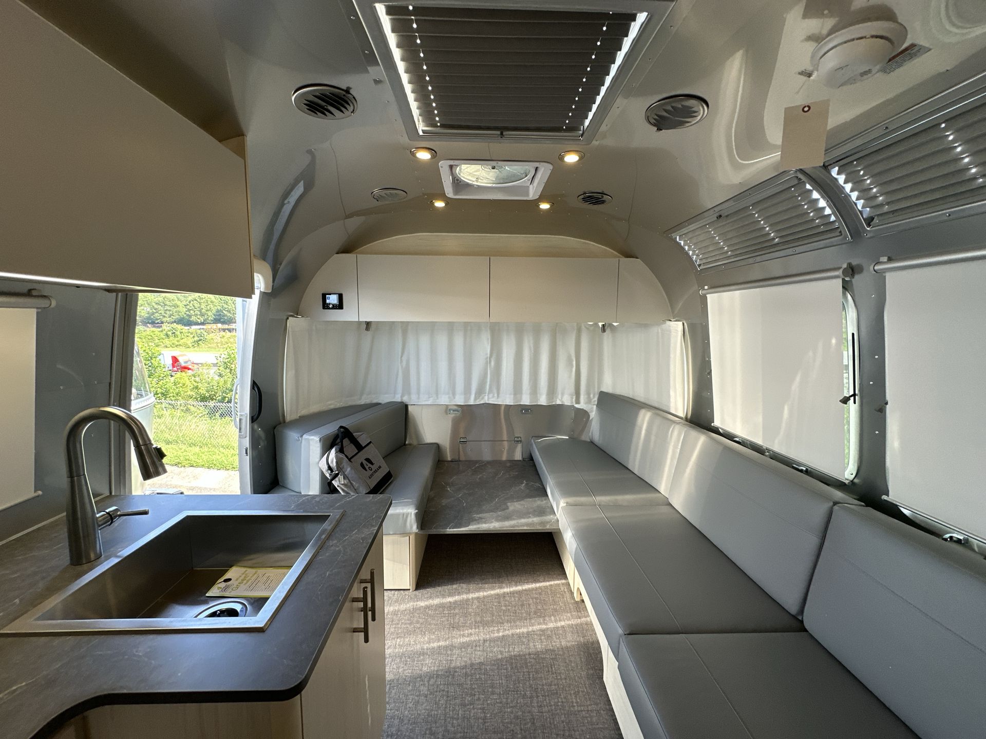 2026 Airstream 27FBQ Base
