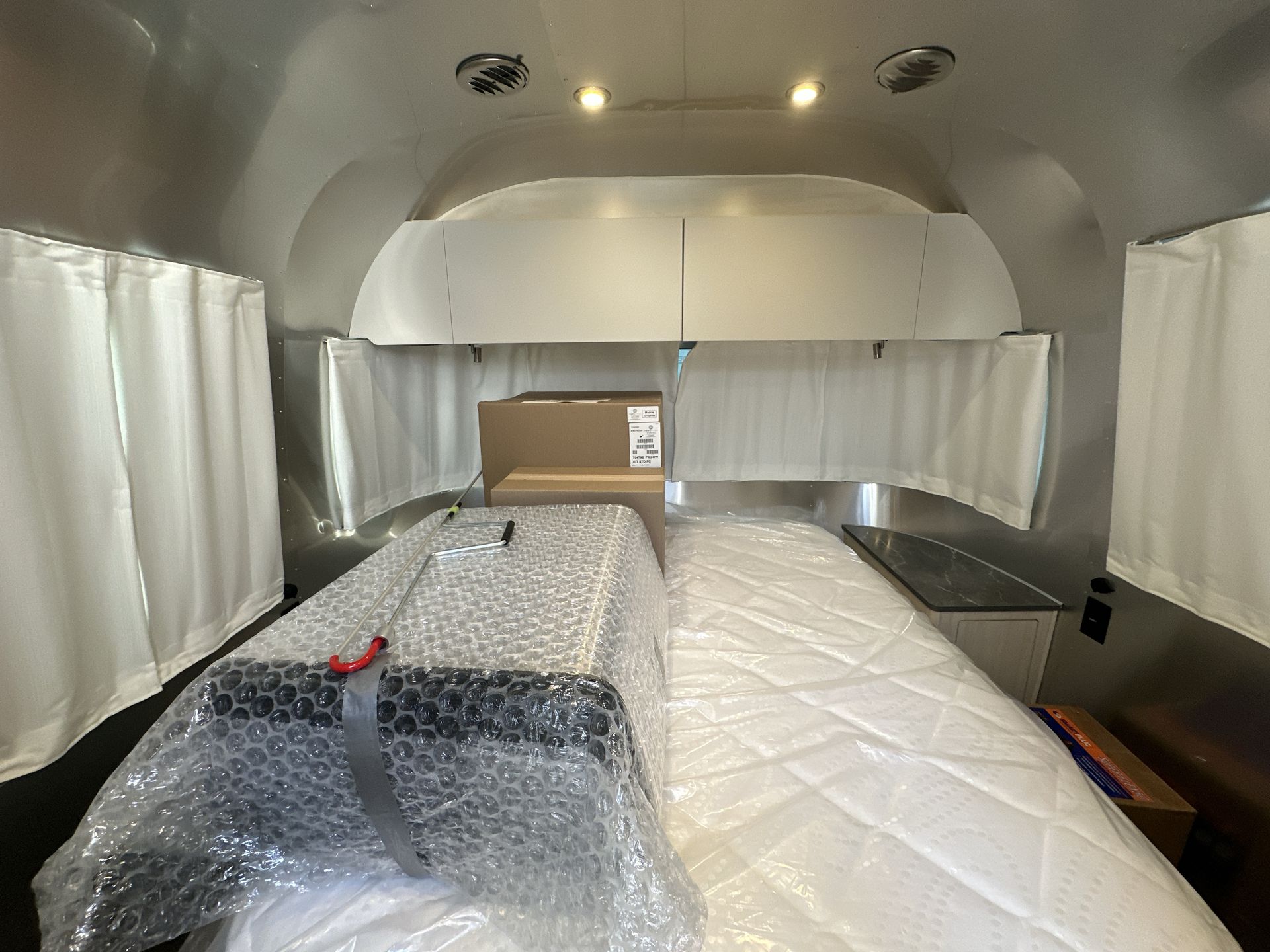 2026 Airstream 27FBQ Base