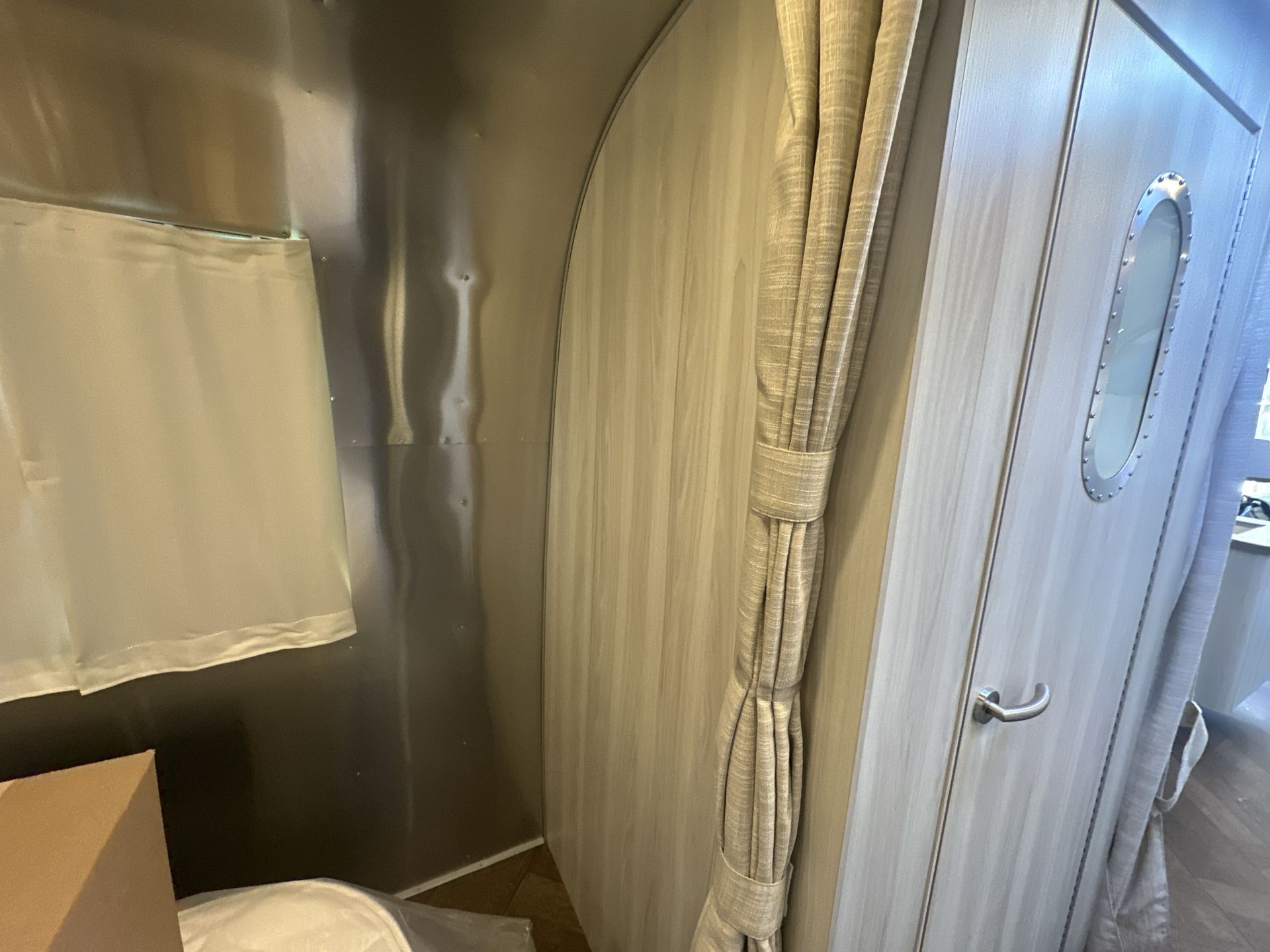 2026 Airstream 27FBQ Base