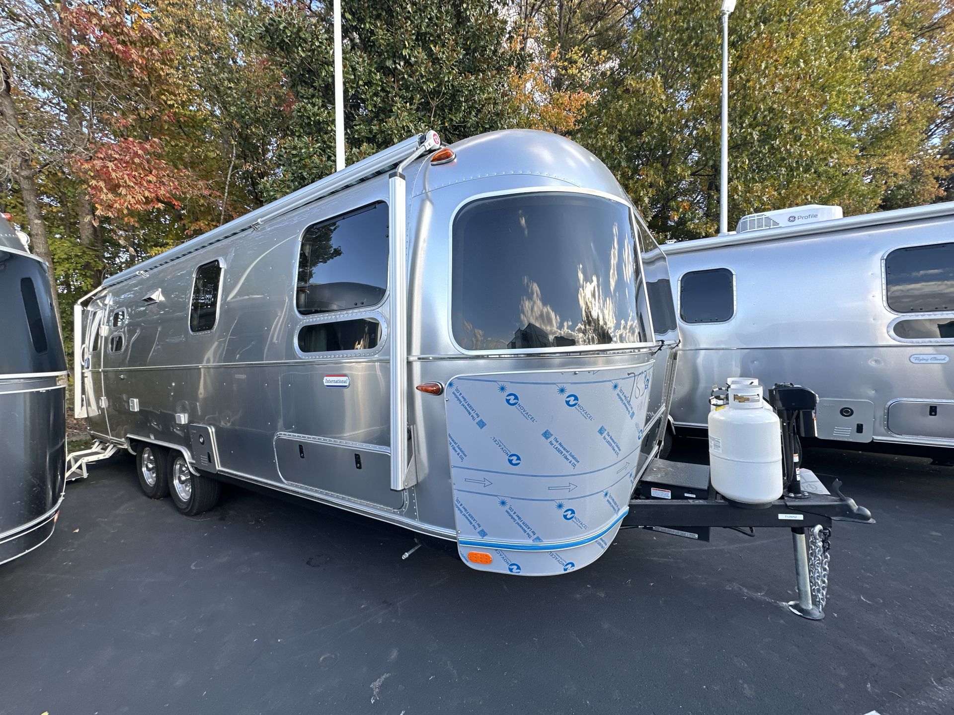 2026 Airstream 27FBT Base