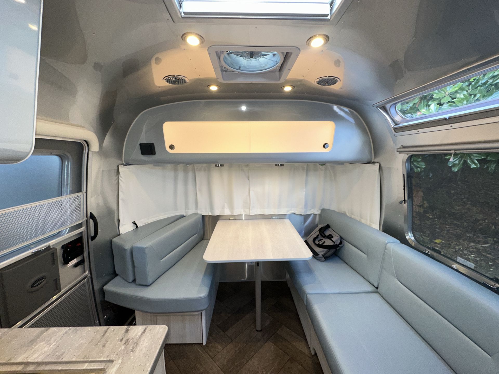 2026 Airstream 27FBT Base