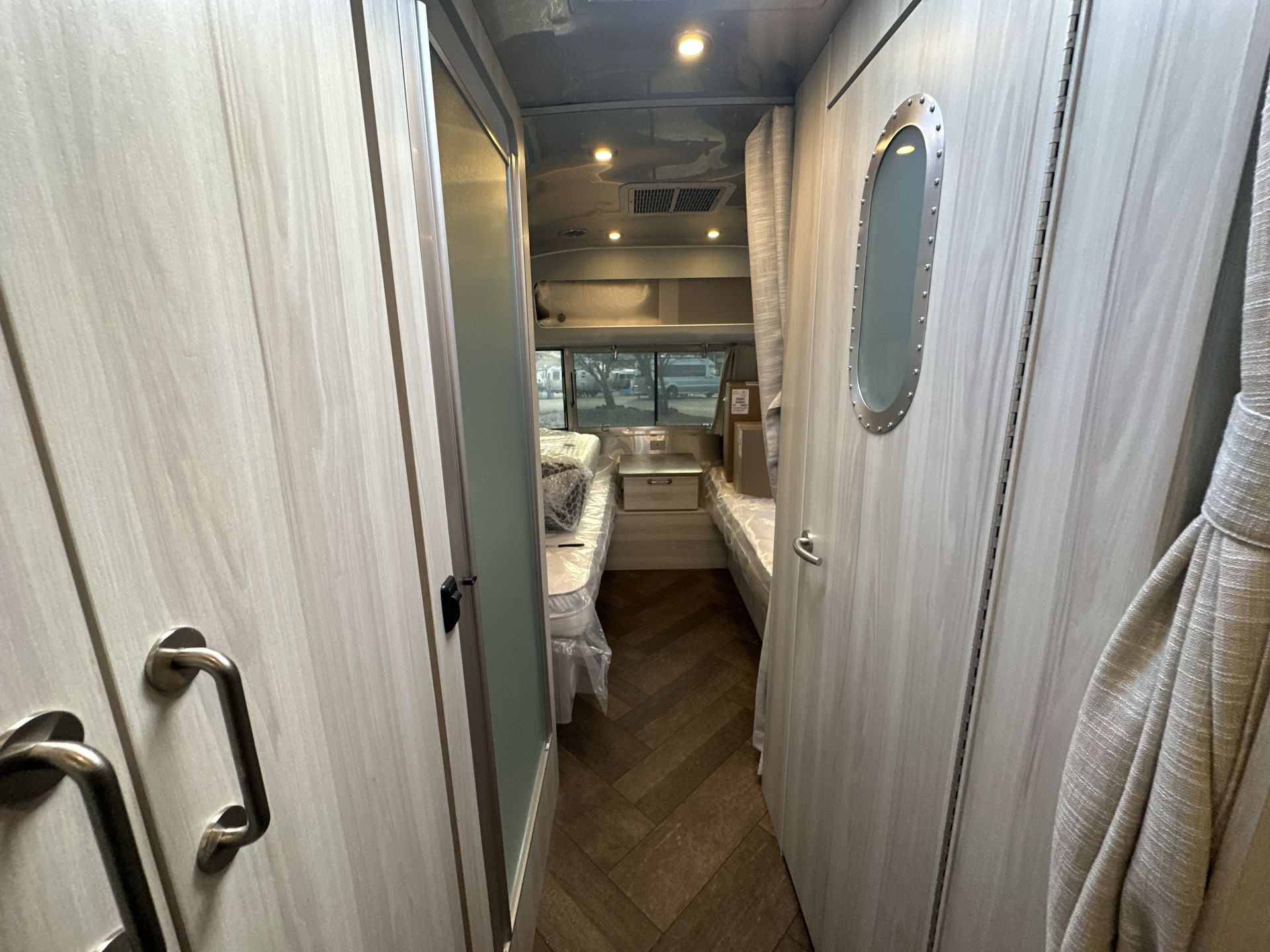 2026 Airstream 27FBT Base