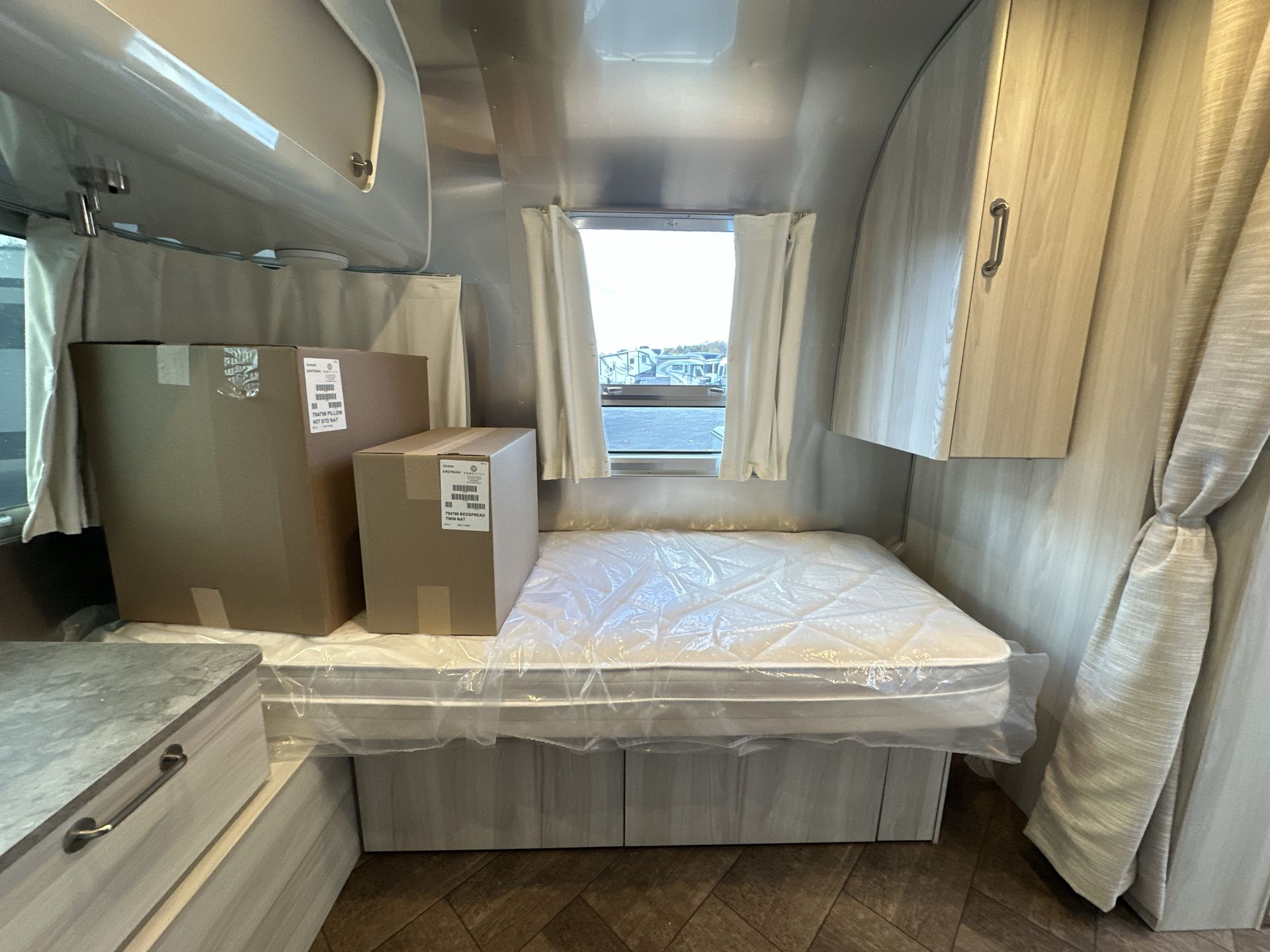 2026 Airstream 27FBT Base