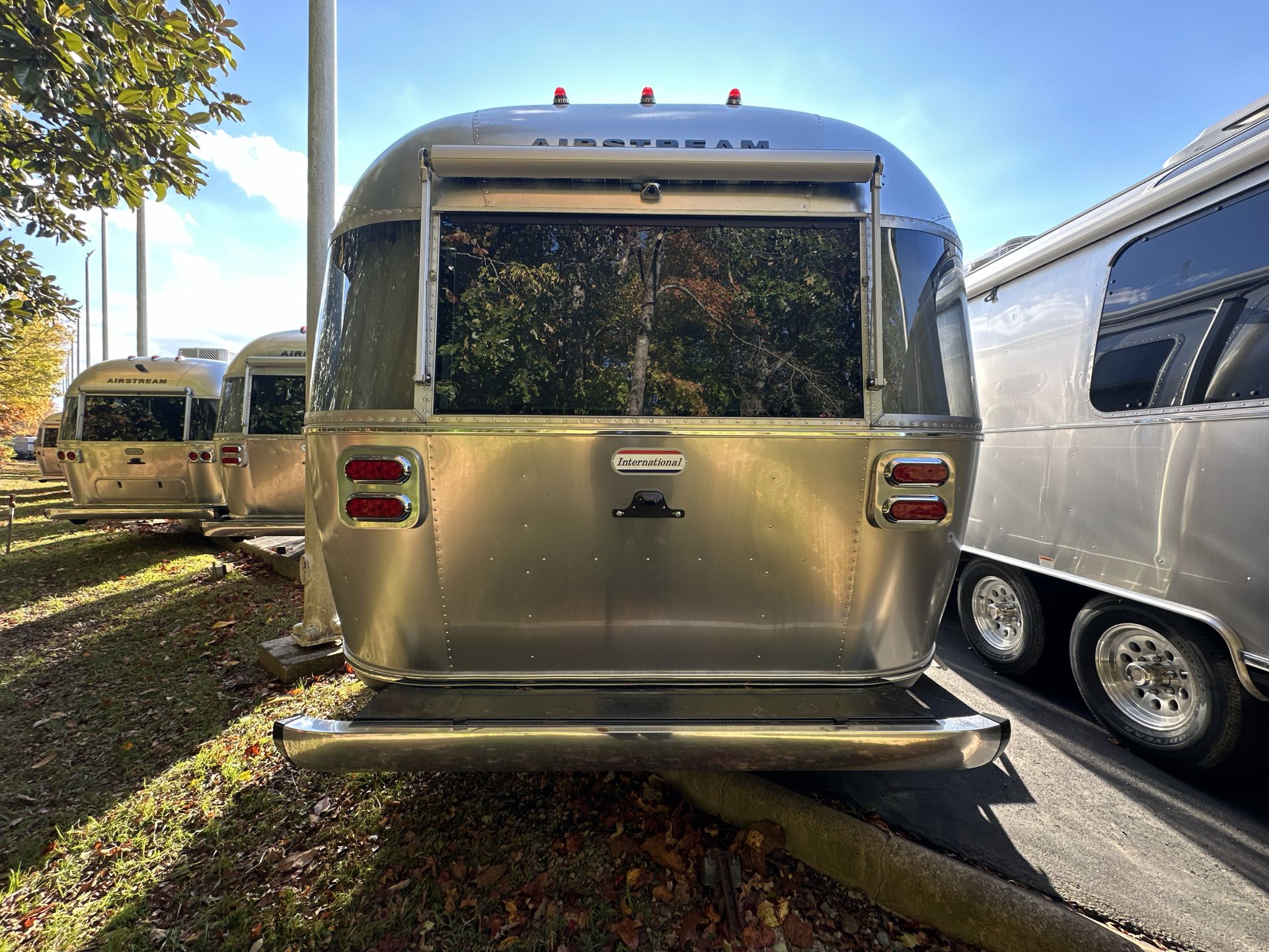 2026 Airstream 27FBT Base