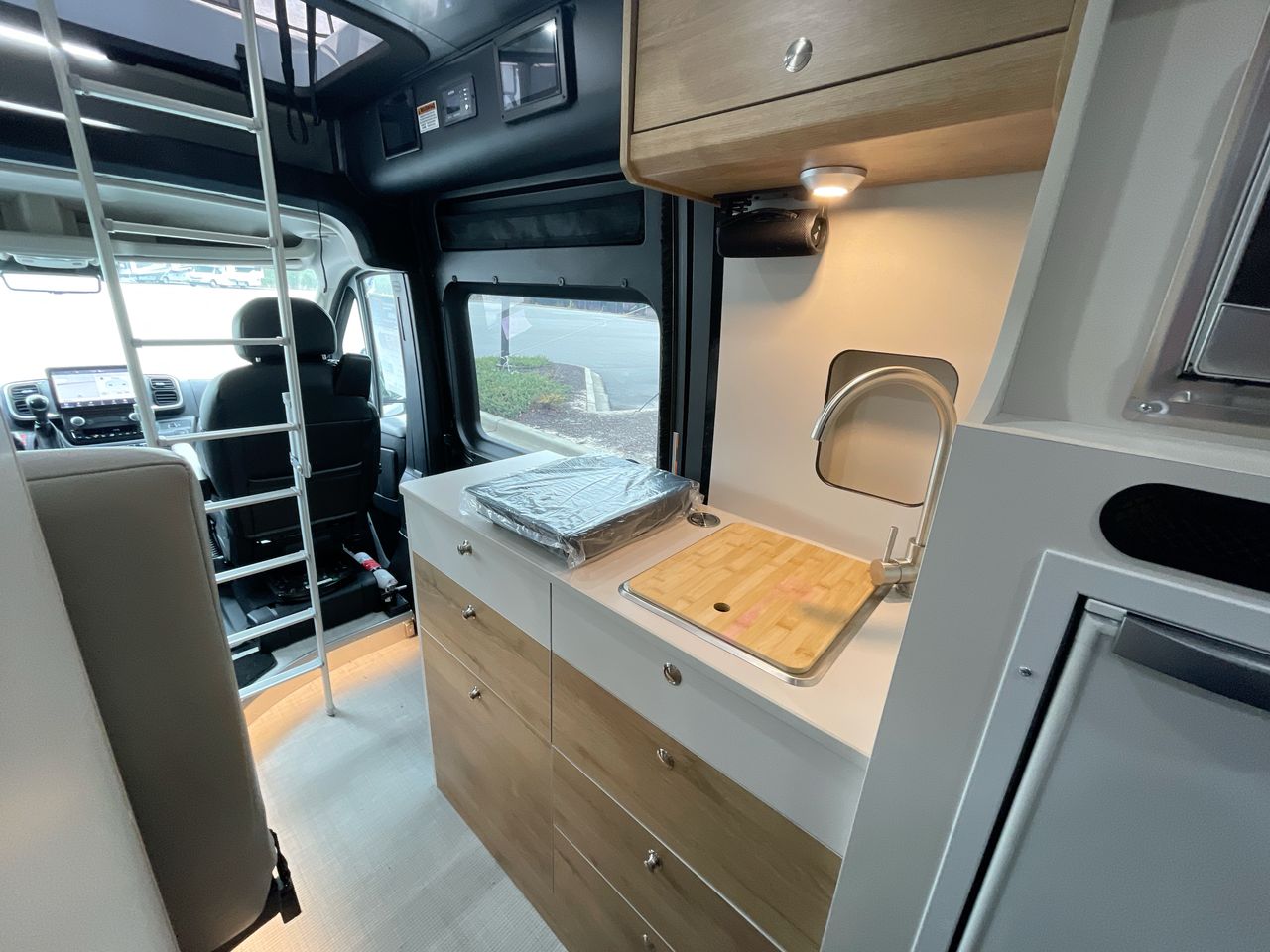 2026 Airstream Rangeline Base