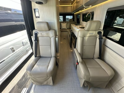 2026 Airstream 24GL 4x2 Passenger Base