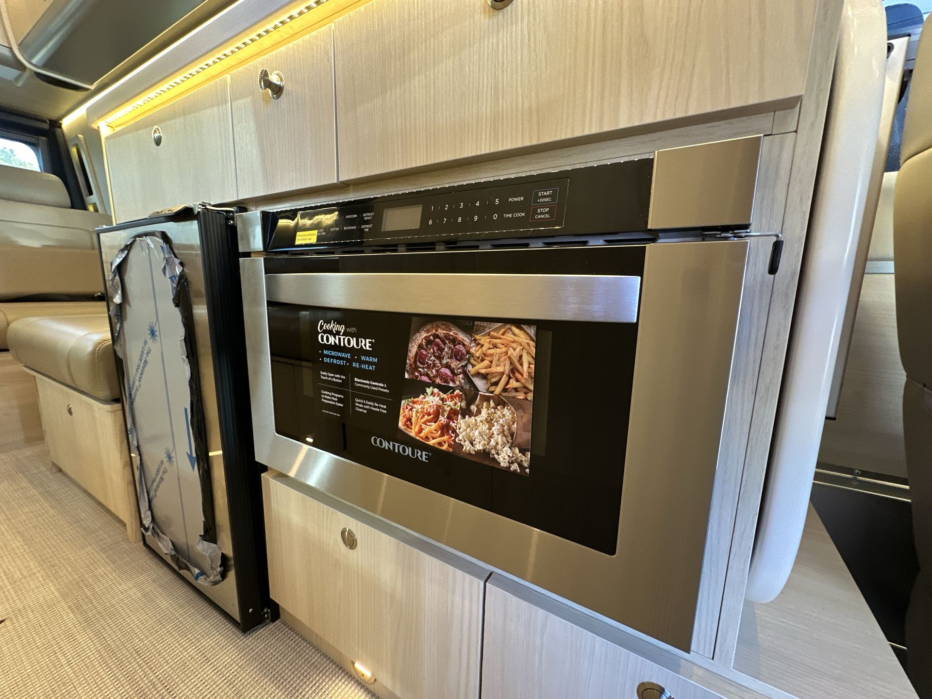 2026 Airstream 24GL 4x2 Passenger Base