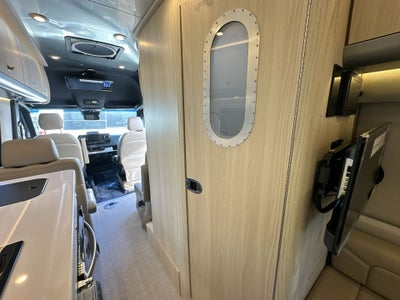 2026 Airstream 24GL 4x2 Passenger Base