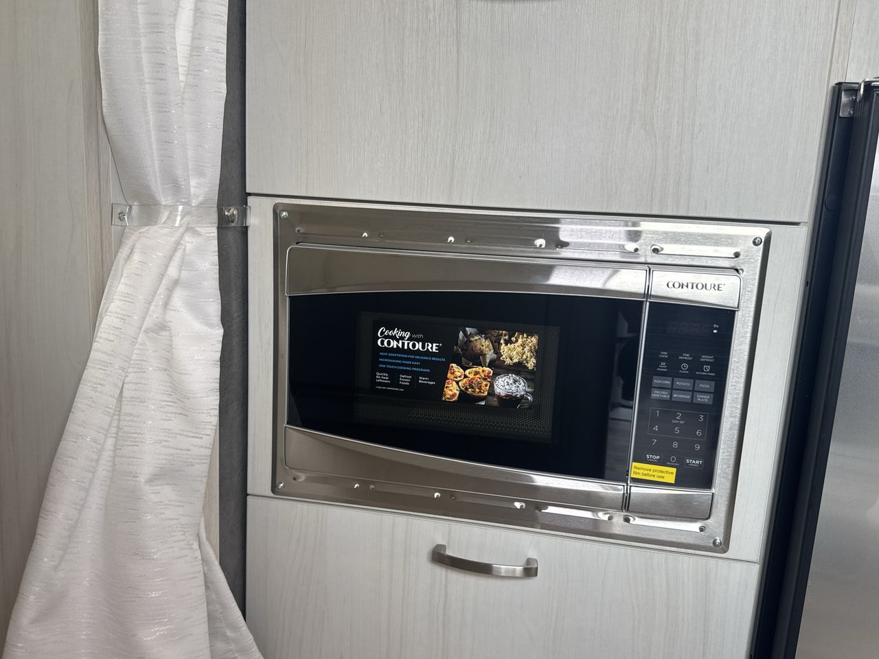 2025 Airstream 16RB Base