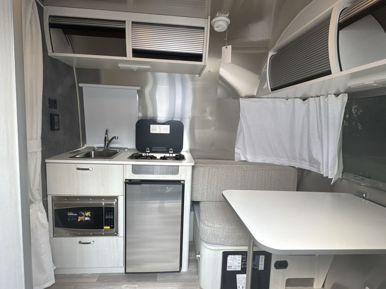 2025 Airstream 16RB Base