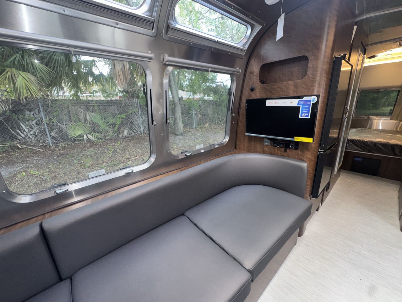 2025 Airstream 25FBQ Base