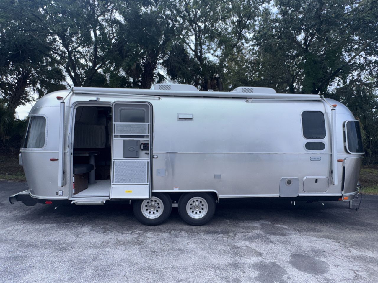 2025 Airstream 25FBQ Base