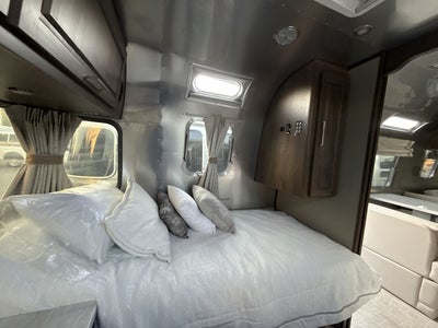 2026 Airstream 33FBT Base