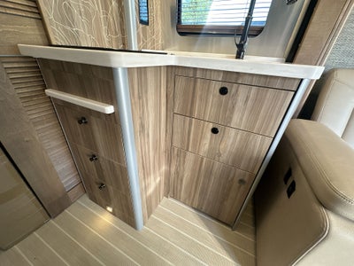 2025 Airstream Murphy Suite Tommy Bahama Base