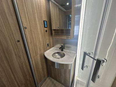 2025 Airstream Murphy Suite Tommy Bahama Base