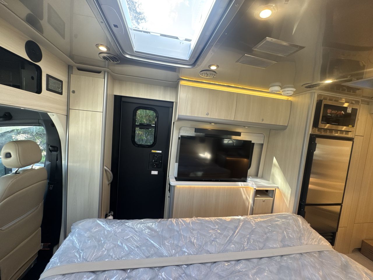 2026 Airstream Murphy Suite Base