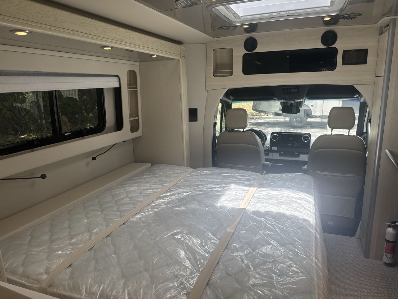 2026 Airstream Murphy Suite Base