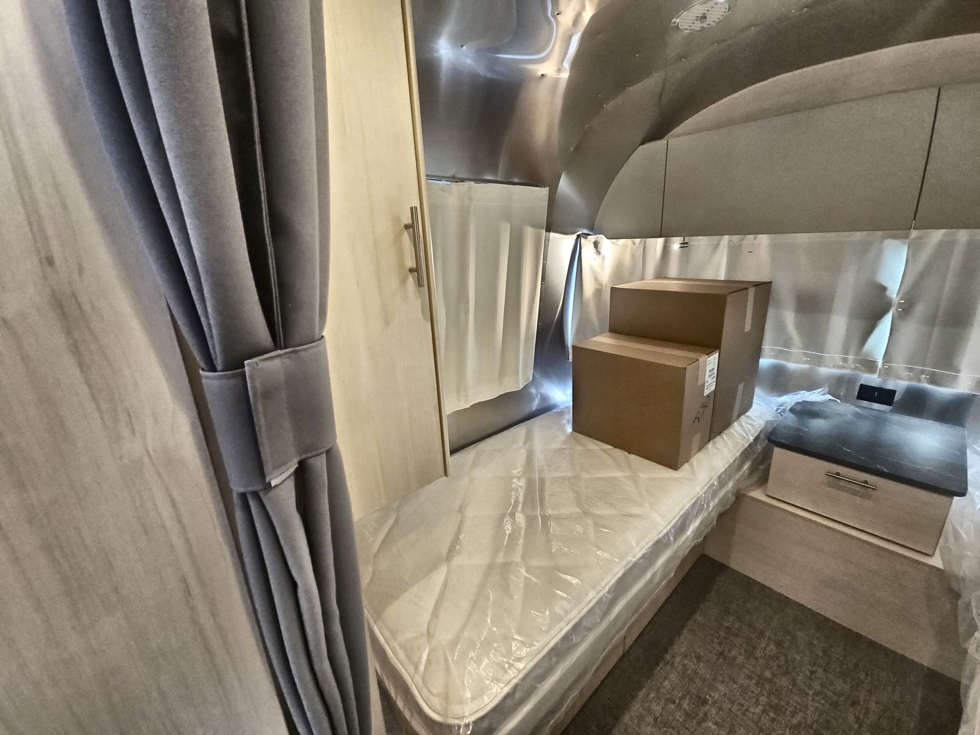 2026 Airstream 28RBT Base