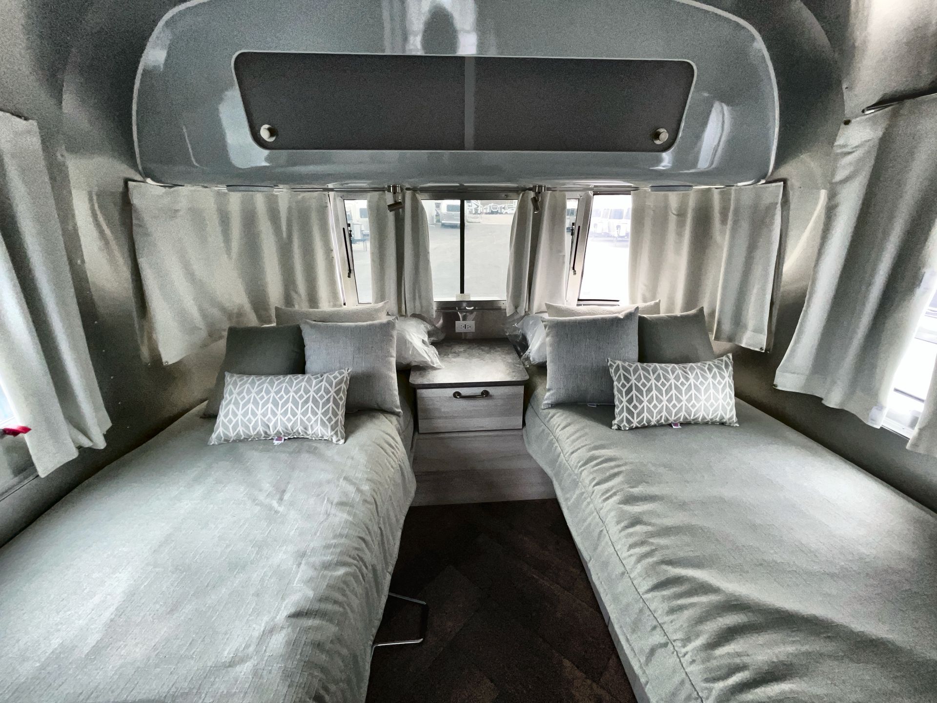 2025 Airstream 25FBT Base