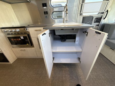 2026 Airstream 27FBQ Base