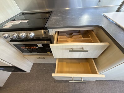 2026 Airstream 27FBQ Base