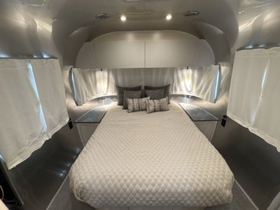 2026 Airstream 27FBQ Base