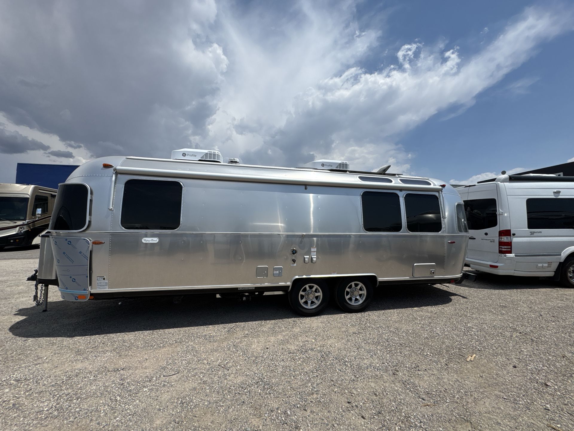 2026 Airstream 27FBQ Base