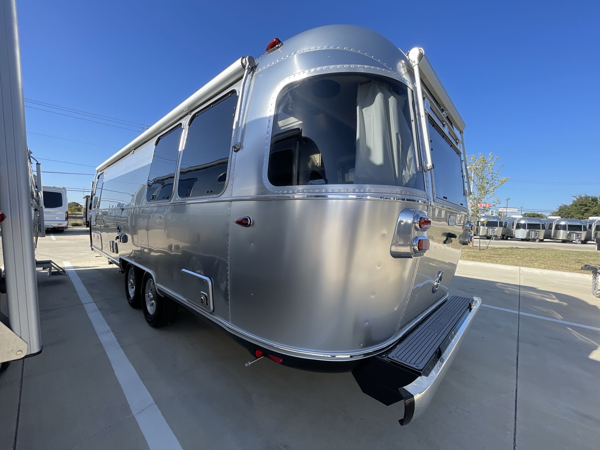 2026 Airstream 27FBT Base