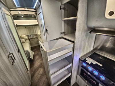 2025 Airstream 27FBT Base