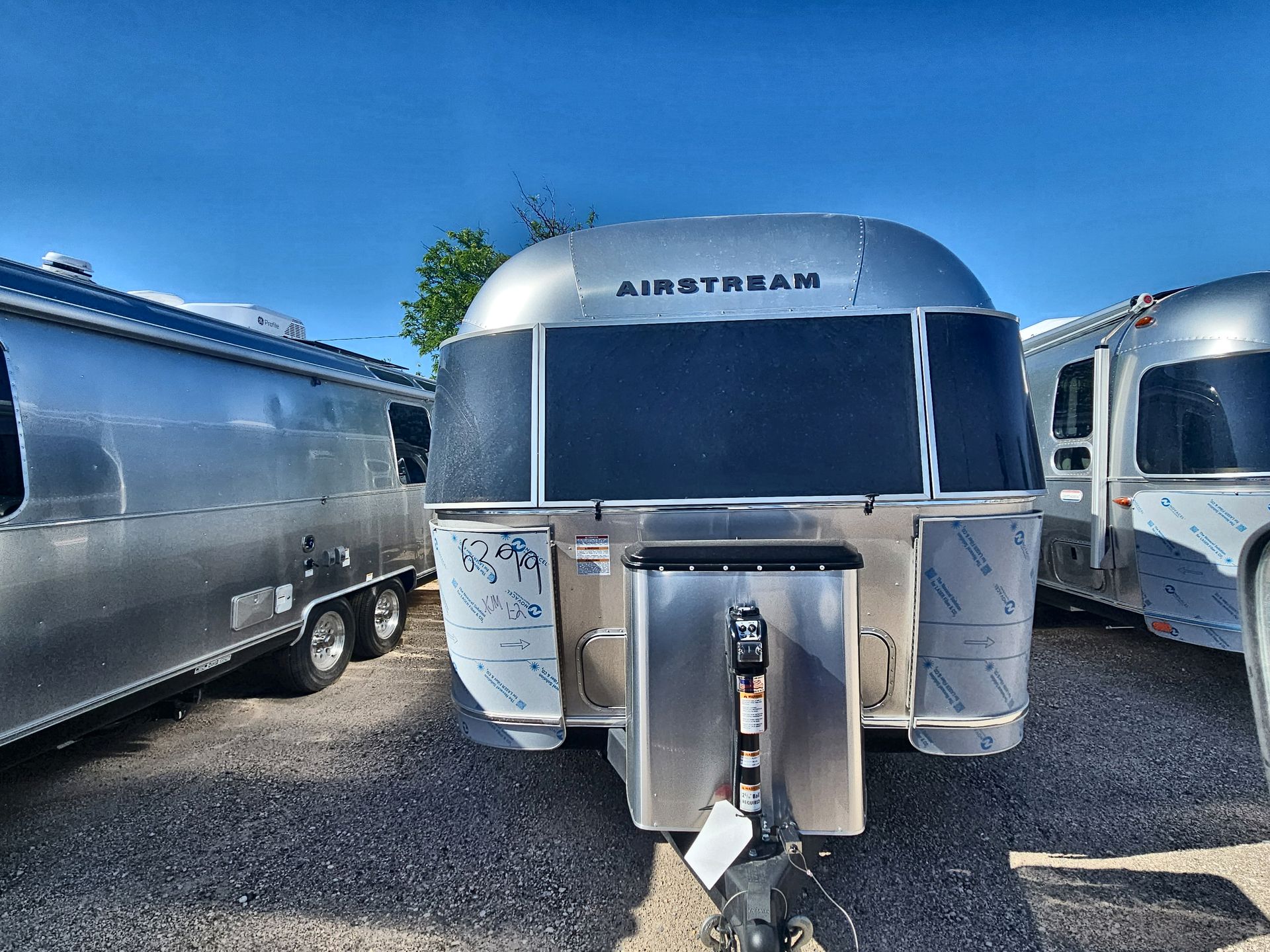 2025 Airstream 27FBT Base