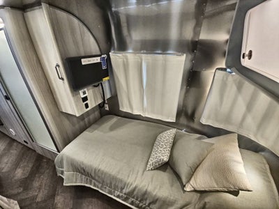 2025 Airstream 27FBT Base