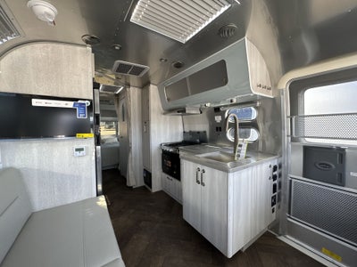 2025 Airstream 27FBQ Base
