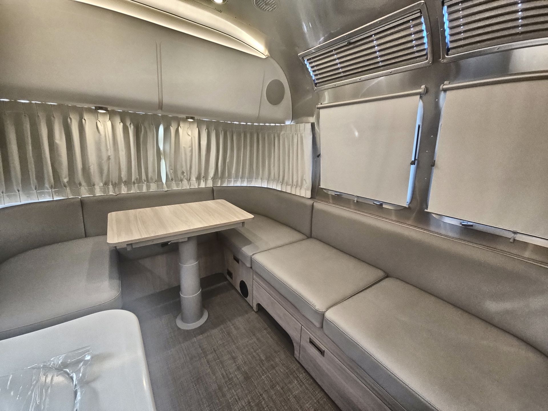 2026 Airstream 25FBQ Base
