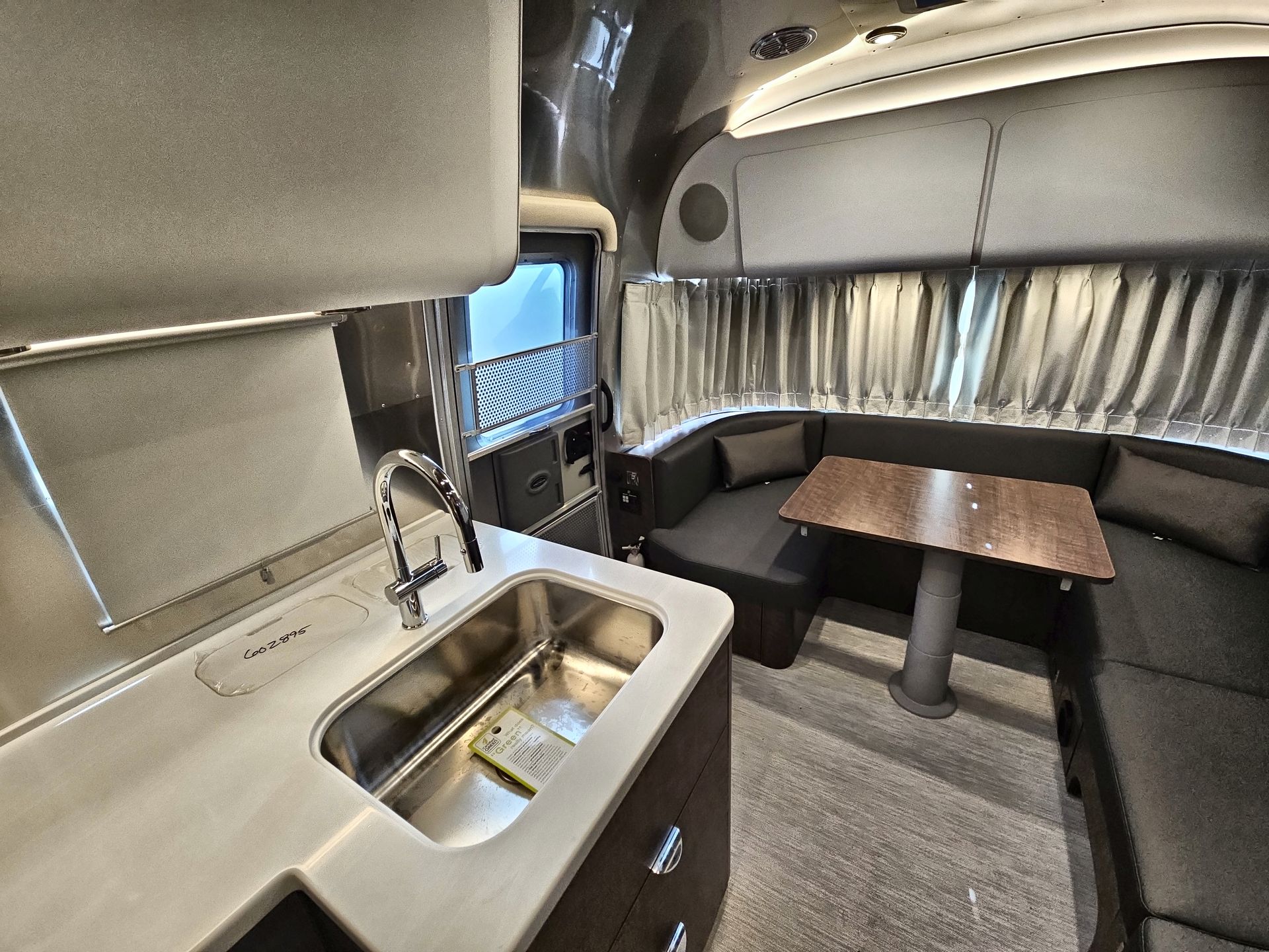 2026 Airstream 27FBT Base
