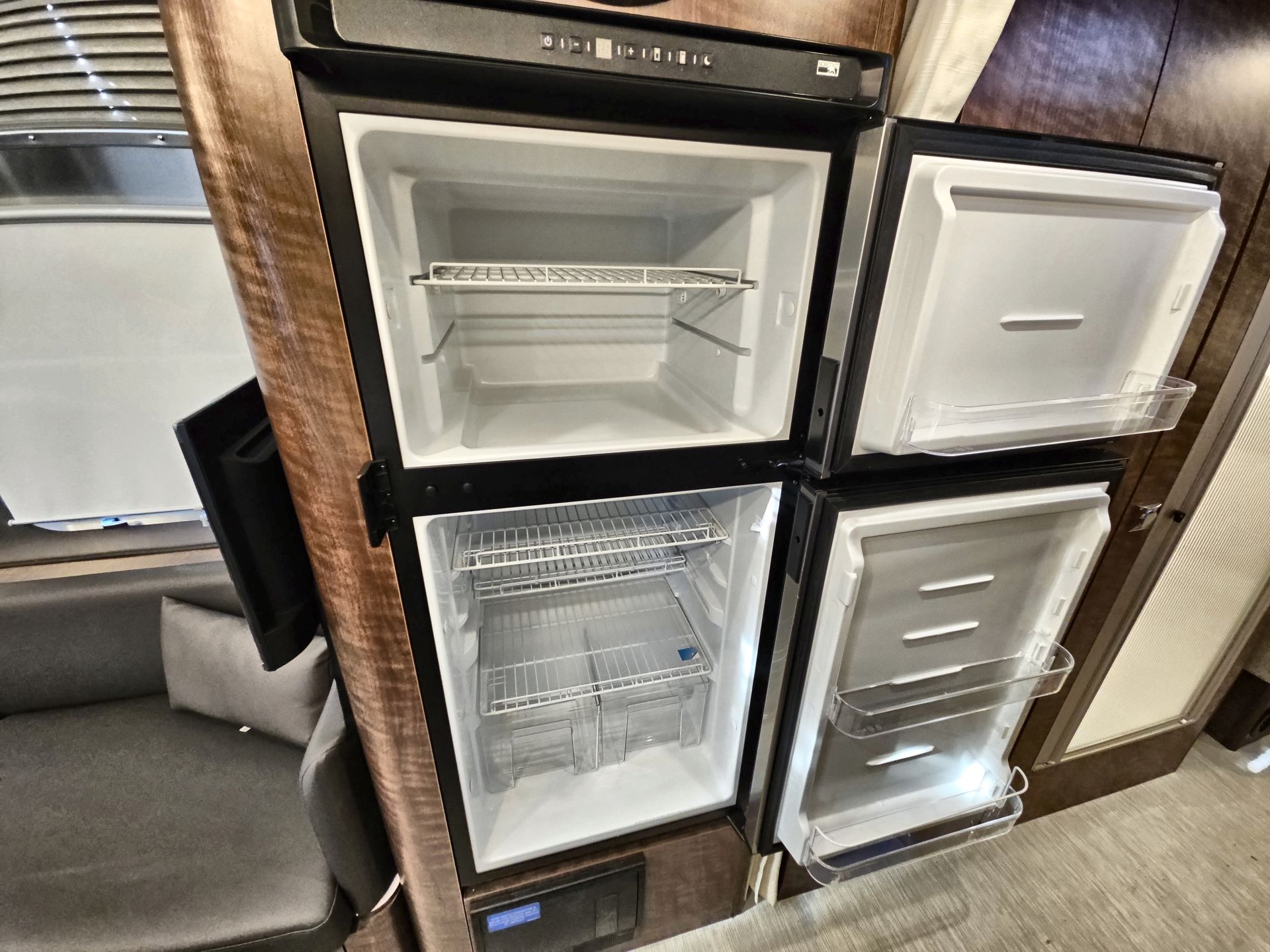 2026 Airstream 27FBT Base