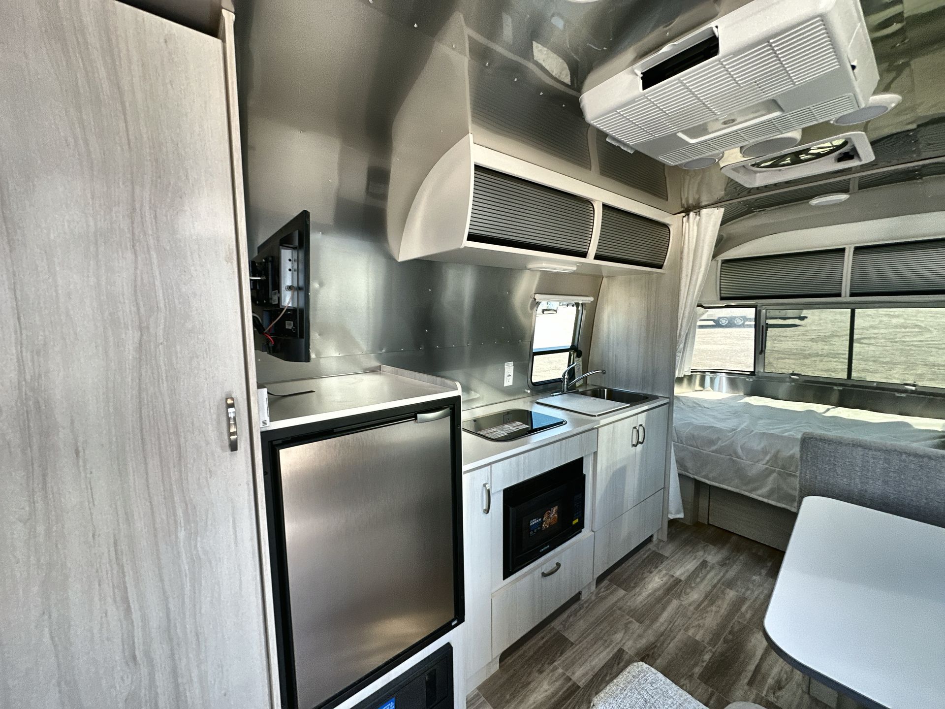 2025 Airstream 22FB Base