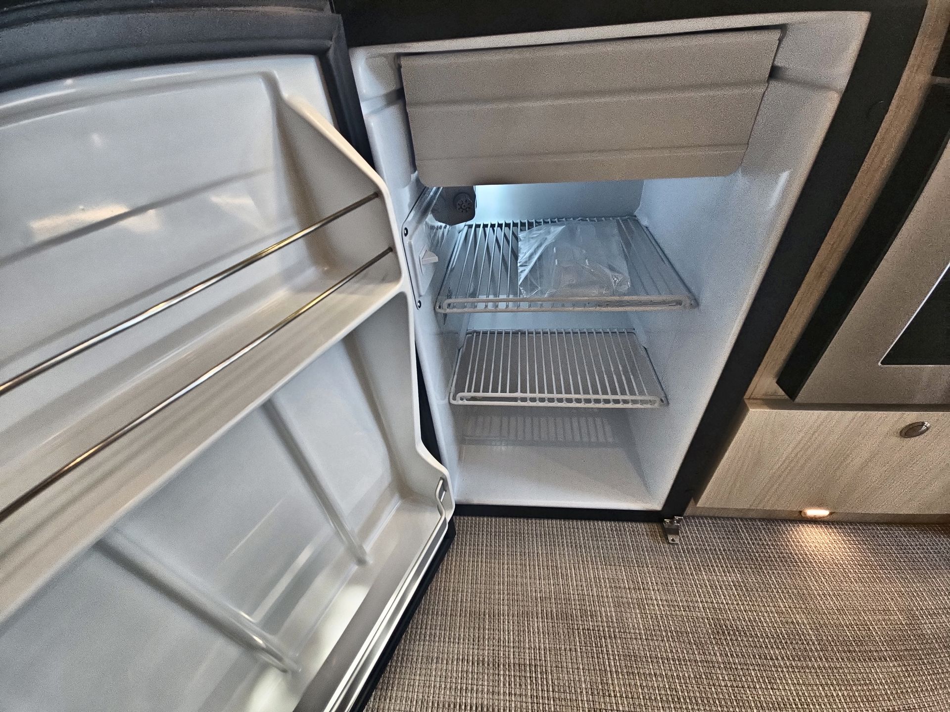 2025 Airstream 24GL Base