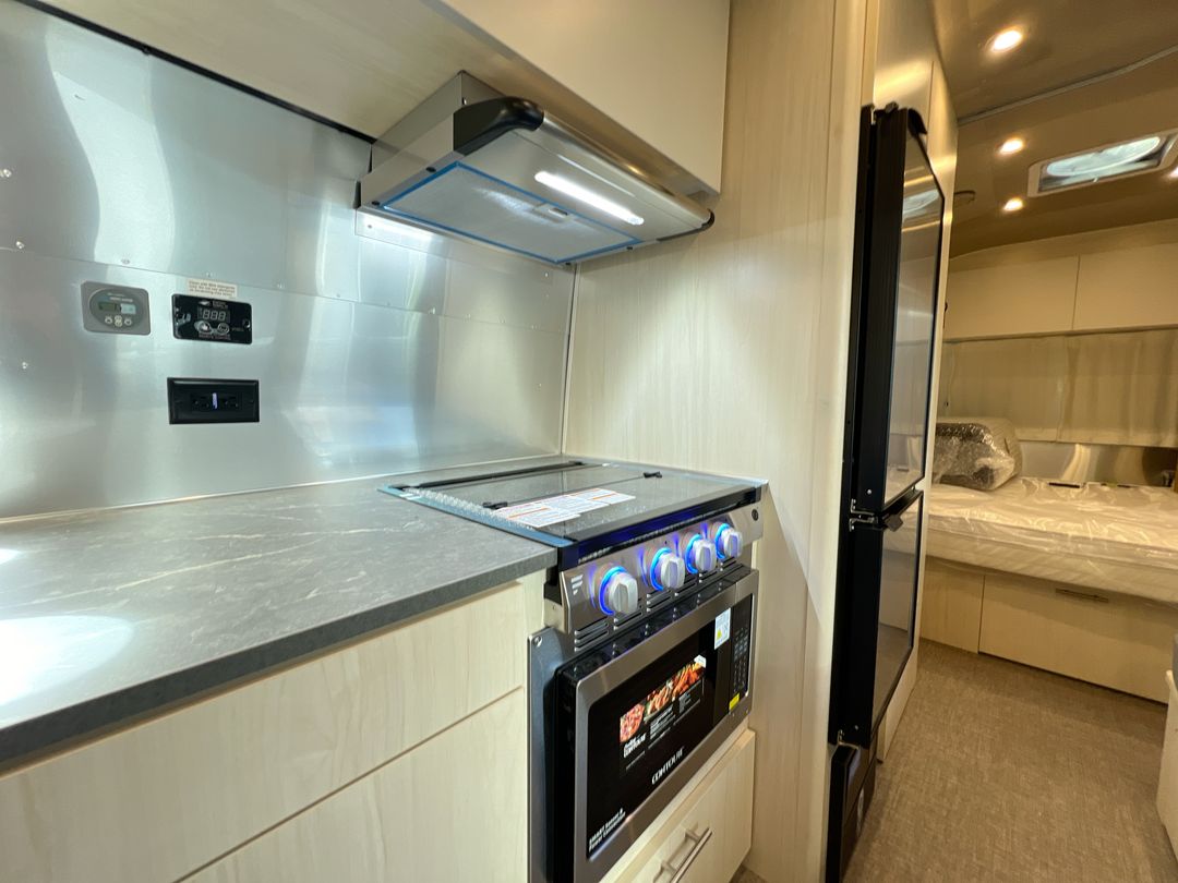 2025 Airstream 23FBQ Base